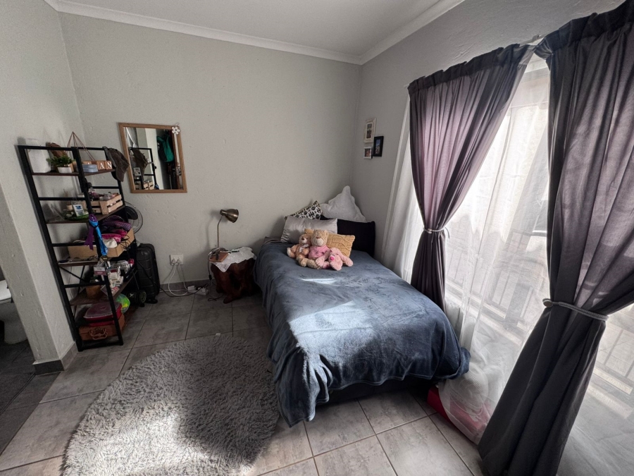 1 Bedroom Property for Sale in Kannoniers Park North West